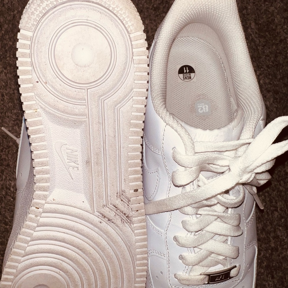 Nike Men's AF1 White Sneakers - Picture 5 of 5